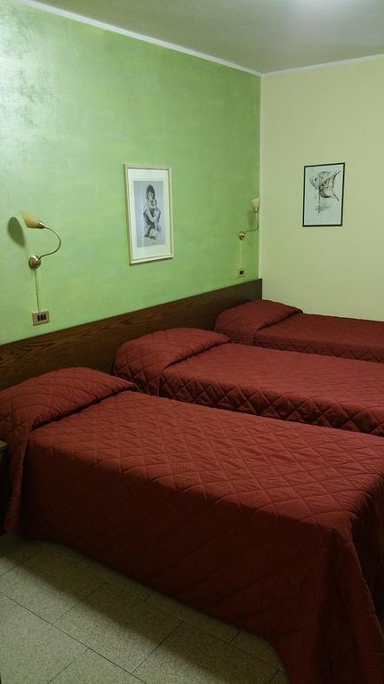 Hotel 5 Vie Almenno San Salvatore Habitación foto
